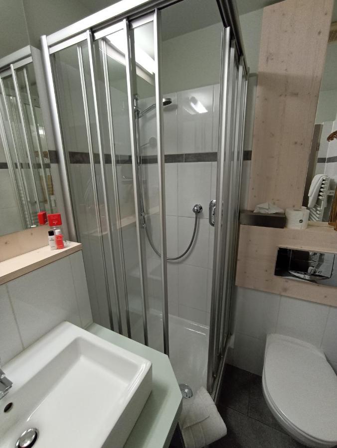 Gartenhotel Fettehenne แอร์คราท ภายนอก รูปภาพ